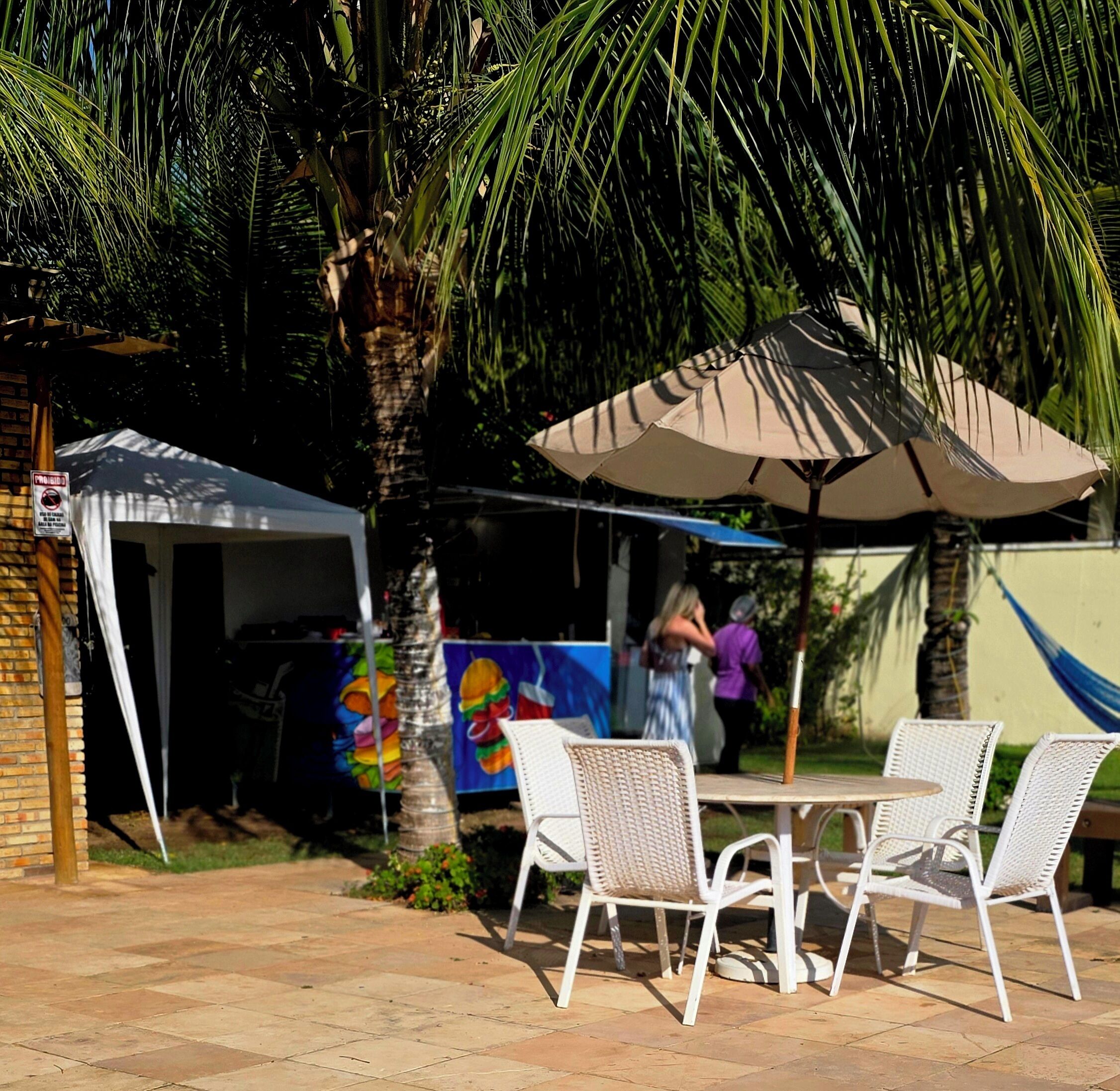 تناول الطعام بالخارج