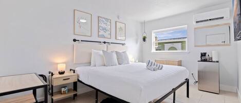 Skrivbord, strykjärn/strykbräda och wi-fi