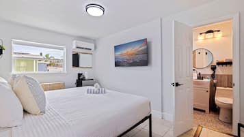 Desk, iron/ironing board, WiFi