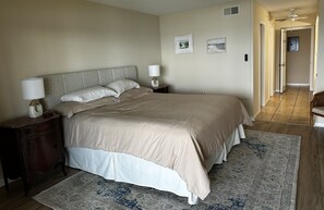 2 bedrooms, desk, iron/ironing board, free WiFi - RIVERFRONT CONDO LIVING! Marvelous 2-bedroom condo in Cocoa Beach (Cocoa Beach)