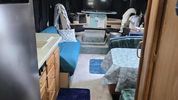 WiFi, bed sheets