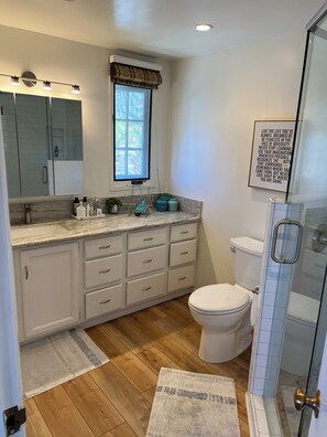 Shower, towels