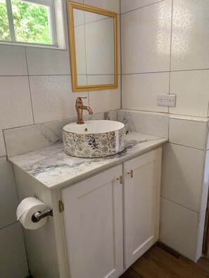 Dusche, Handtücher, Seife, Toilettenpapier