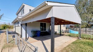 A single-story house with a covered porch, a fenced yard, and a swimming pool. - Enjoyable 3-bedroom house with AC in St. Louis (St. Louis)