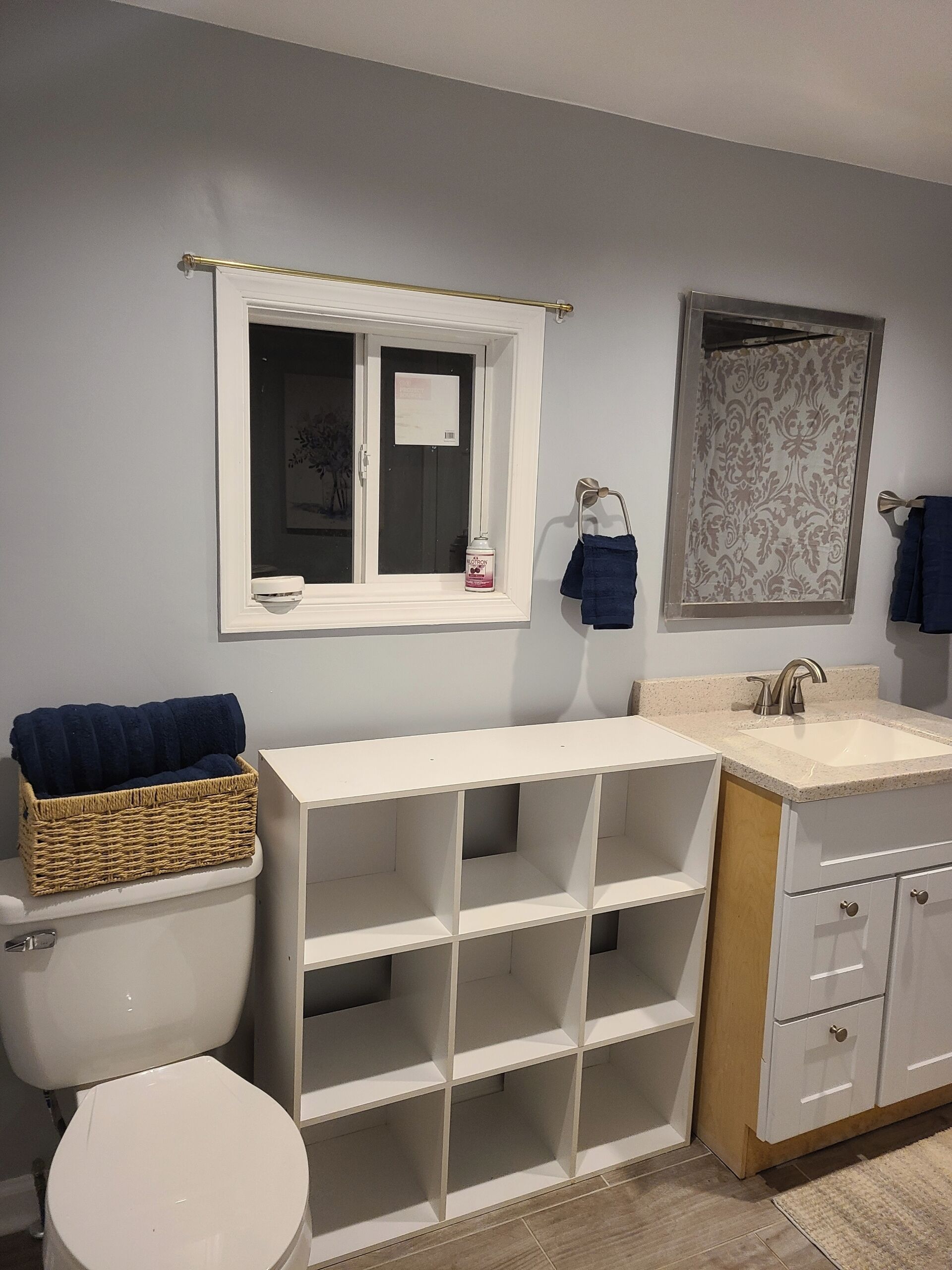 Ducha, toallas y papel higiénico