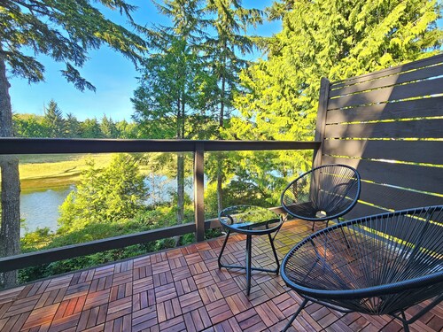 Views of Spring Cove! • Rainforest Loft | Hyphocus Inn