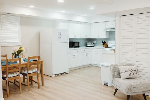 Little Lady On Lincoln- FULLY stocked Coffee Bar