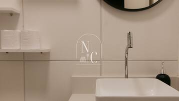 Comfort Apartment | Bathroom