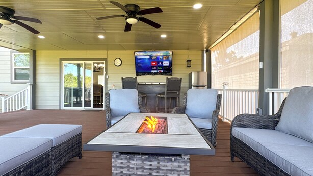 Unclassified image, 1 of 74, button - Enjoyable 3-bedroom house with Jacuzzi, Mini Golf and Cantal AC in Canyon Lake. (Canyon Lake)