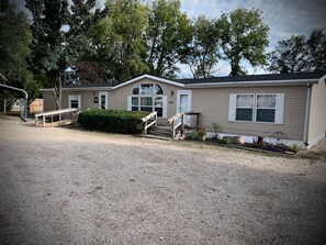 المنشأة من الخارج