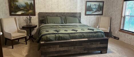 3 makuuhuonetta, työpöytä, silitysrauta/-lauta, ilmainen Wi-Fi