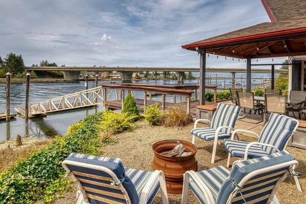 Outdoor dining - Riverfront 3BR w/ Dock—Siletz Sanctuary II • 30+ Nights Lincoln City & Depoe Bay (Lincoln City)