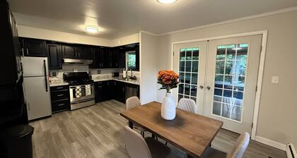 3-bedroom Penn State house walk to restaurants!