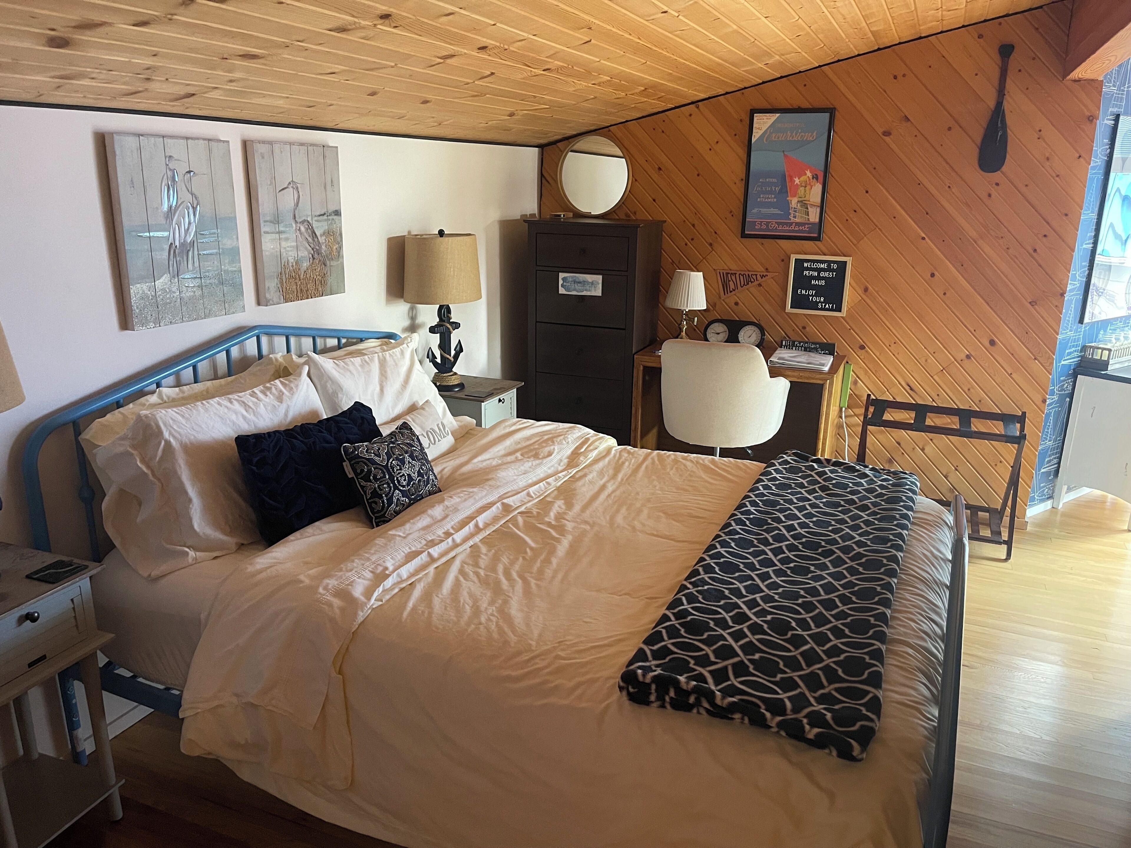 1 habitación, tabla de planchar con plancha, wifi gratis y ropa de cama 