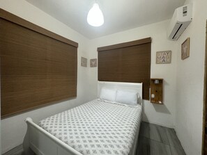 4 bedrooms, desk, iron/ironing board, WiFi