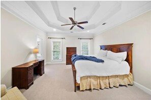 5 bedrooms, iron/ironing board, WiFi, bed sheets