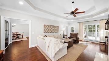 Televisión y chimenea