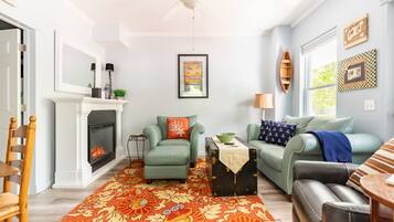 TV, fireplace