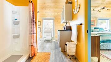 2 bedrooms, desk, iron/ironing board, travel crib