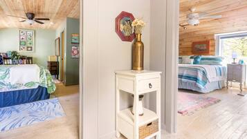 2 bedrooms, desk, iron/ironing board, travel crib