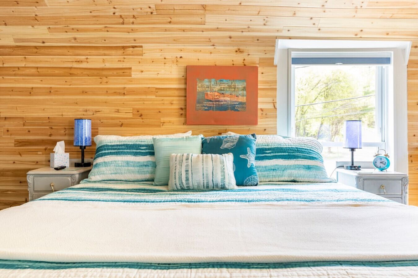 2 chambres, bureau, fer et planche à repasser, lit parapluie