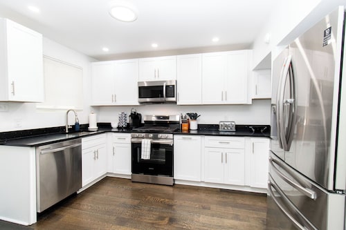 Prime 5-Bed: Hot Tub, PITT, CMU, Schenley Park