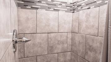 Handtücher, Seife, Toilettenpapier