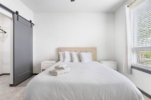2 habitaciones, escritorio, tabla de planchar con plancha y wifi 
