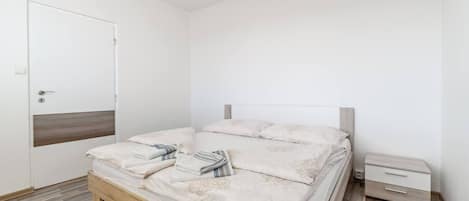 3 bedrooms, WiFi, bed sheets