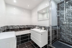 Handtücher, Seife, Toilettenpapier