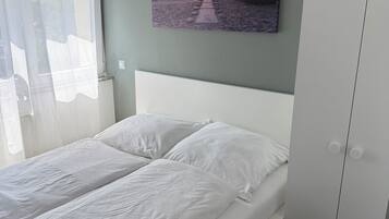 1 habitación, tabla de planchar con plancha, wifi y ropa de cama