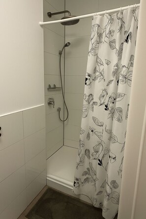 Hair dryer, towels, soap, toilet paper - City apartment no. 8 with comfort (Pforzheim)