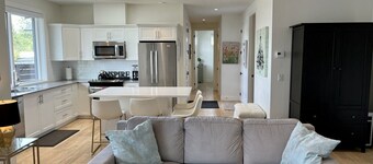 Welcome to Ohana Okanagan! 🏖️
 A 2 b/r private cottage in the Mission