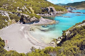 Solsenger og strandhåndklær