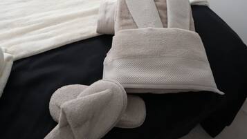 3 chambres, fer et planche à repasser, accès Internet, draps fournis