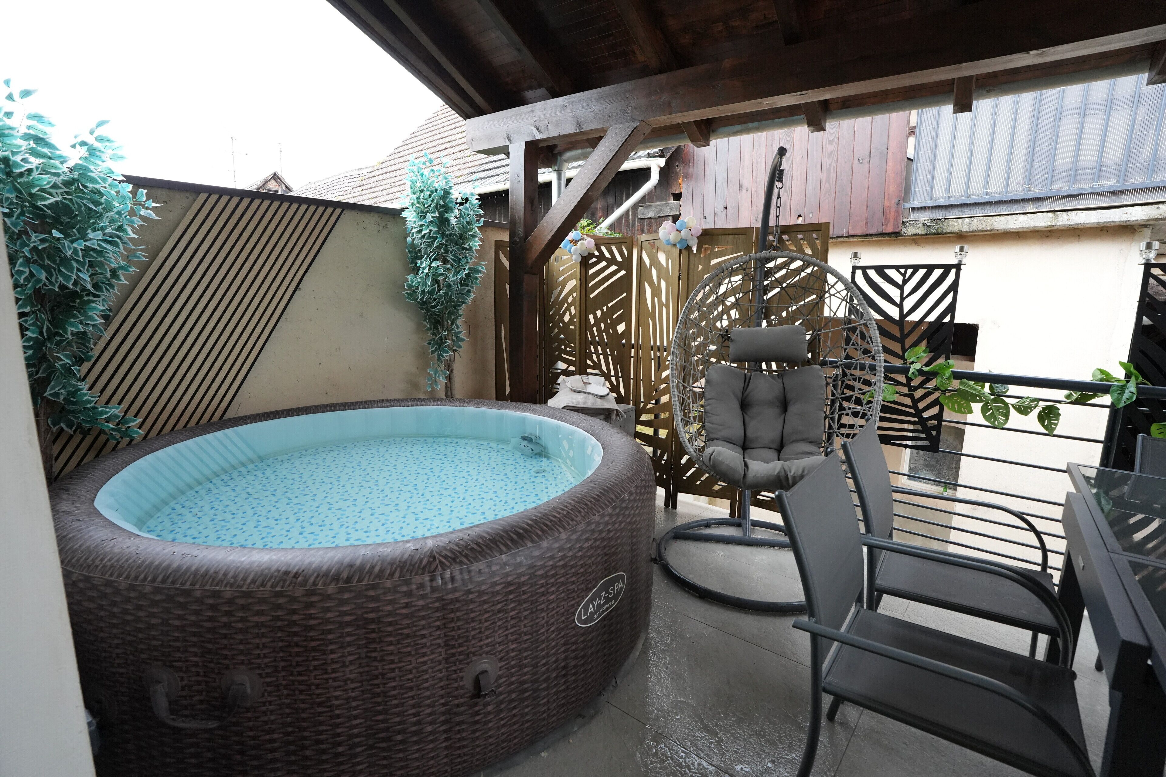 Bain à remous extérieur