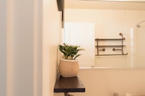 Hårføner, håndklær, såpe og toalettpapir