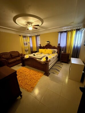 3 bedrooms, iron/ironing board, WiFi, bed sheets