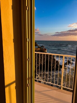 Luxury Suite, Beach View | Terrace/patio