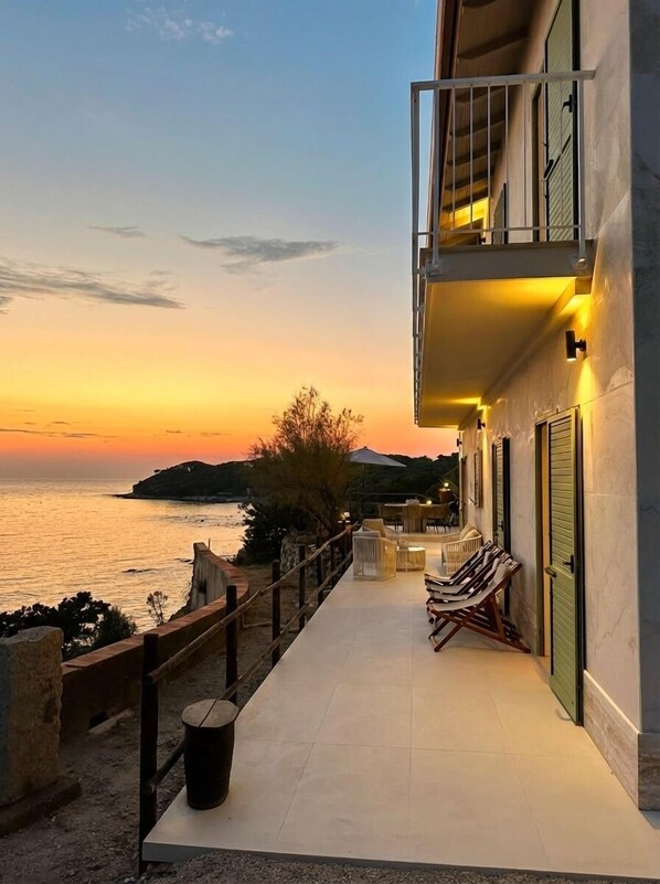 Front of property - Roc Villa - 2 Private Beach Accesses  (Rosignano Marittimo)