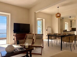 53-inch Smart TV with digital channels - Roc Villa - 2 Private Beach Accesses  (Rosignano Marittimo)