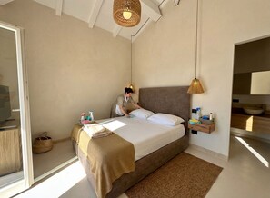 Desk, laptop workspace, iron/ironing board, free WiFi - Roc Villa - 2 Private Beach Accesses  (Rosignano Marittimo)
