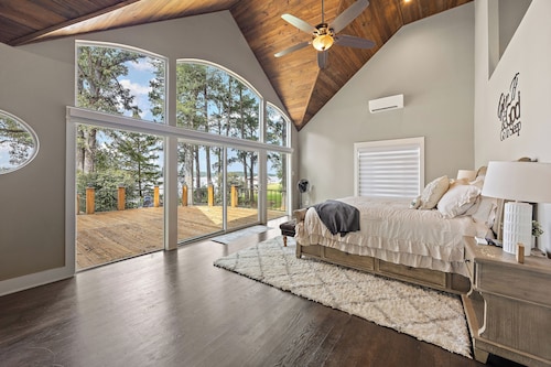 

Welcome to Lake Daze, your ultimate lakefront getaway on Lake Nacogdoches!