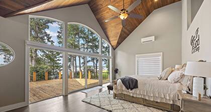 Welcome to Lake Daze, your ultimate lakefront getaway on Lake Nacogdoches!