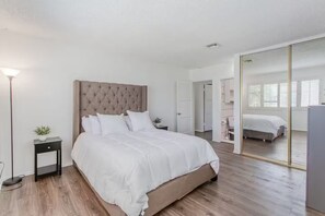 2 habitaciones, tabla de planchar con plancha, wifi y ropa de cama