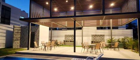 Outdoor pool, a heated pool