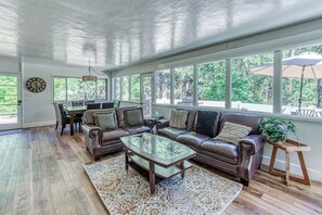 TV connectée, table de tennis de table