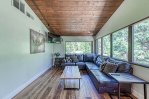 TV connectée, table de tennis de table