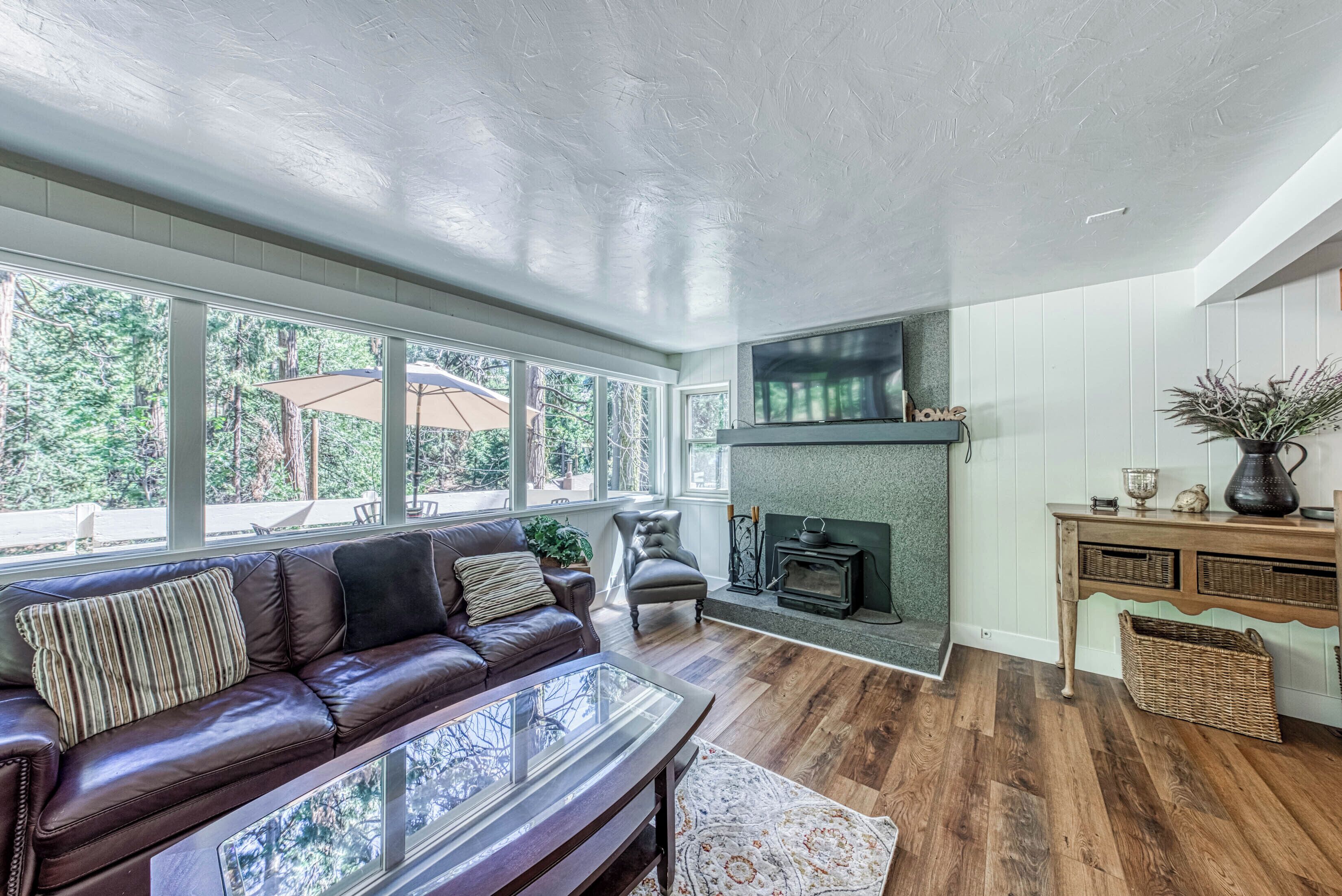 Smart TV, table tennis