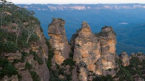 A canyon with prominent rock formations and dense forest. - Cedar Rest Studio (Katoomba)
